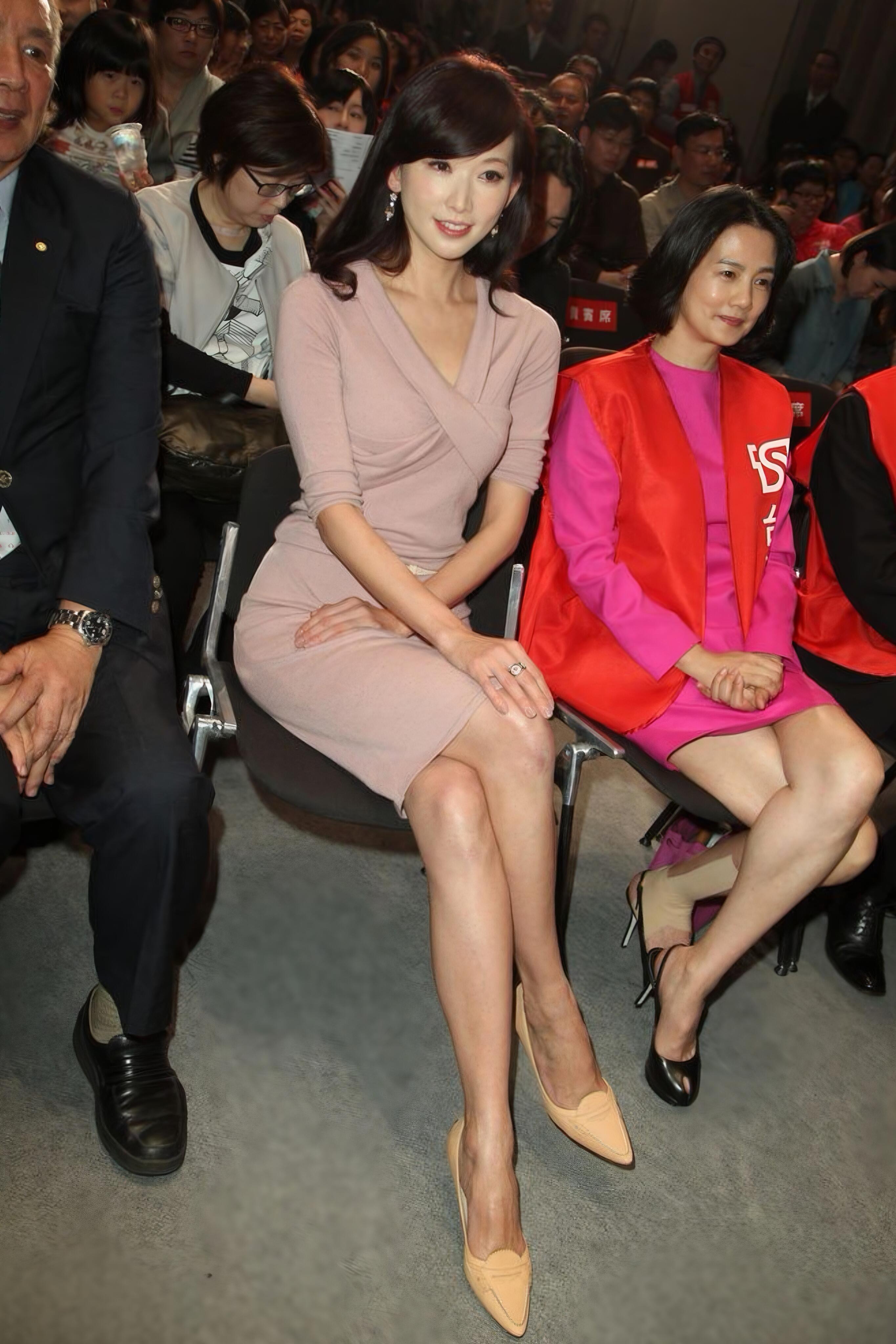 林志玲在台湾的时候满脸娇艳蛋白