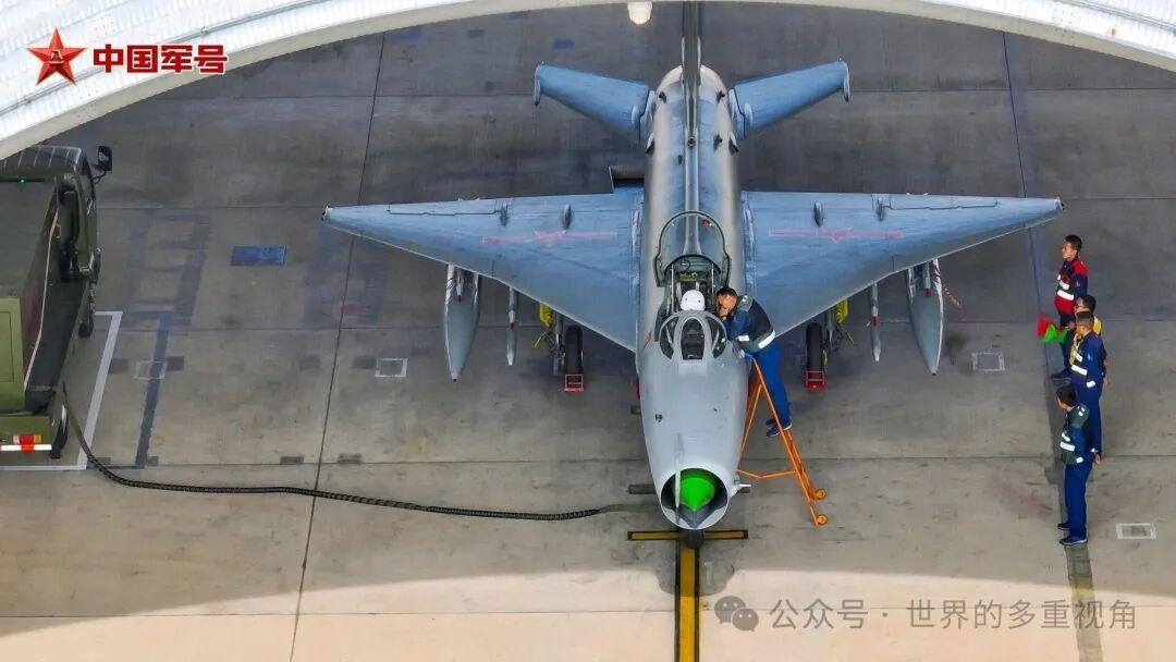歼七L，歼七系列最后一个国内自用型号。　　2005年，利用歼七G的航电系统，以