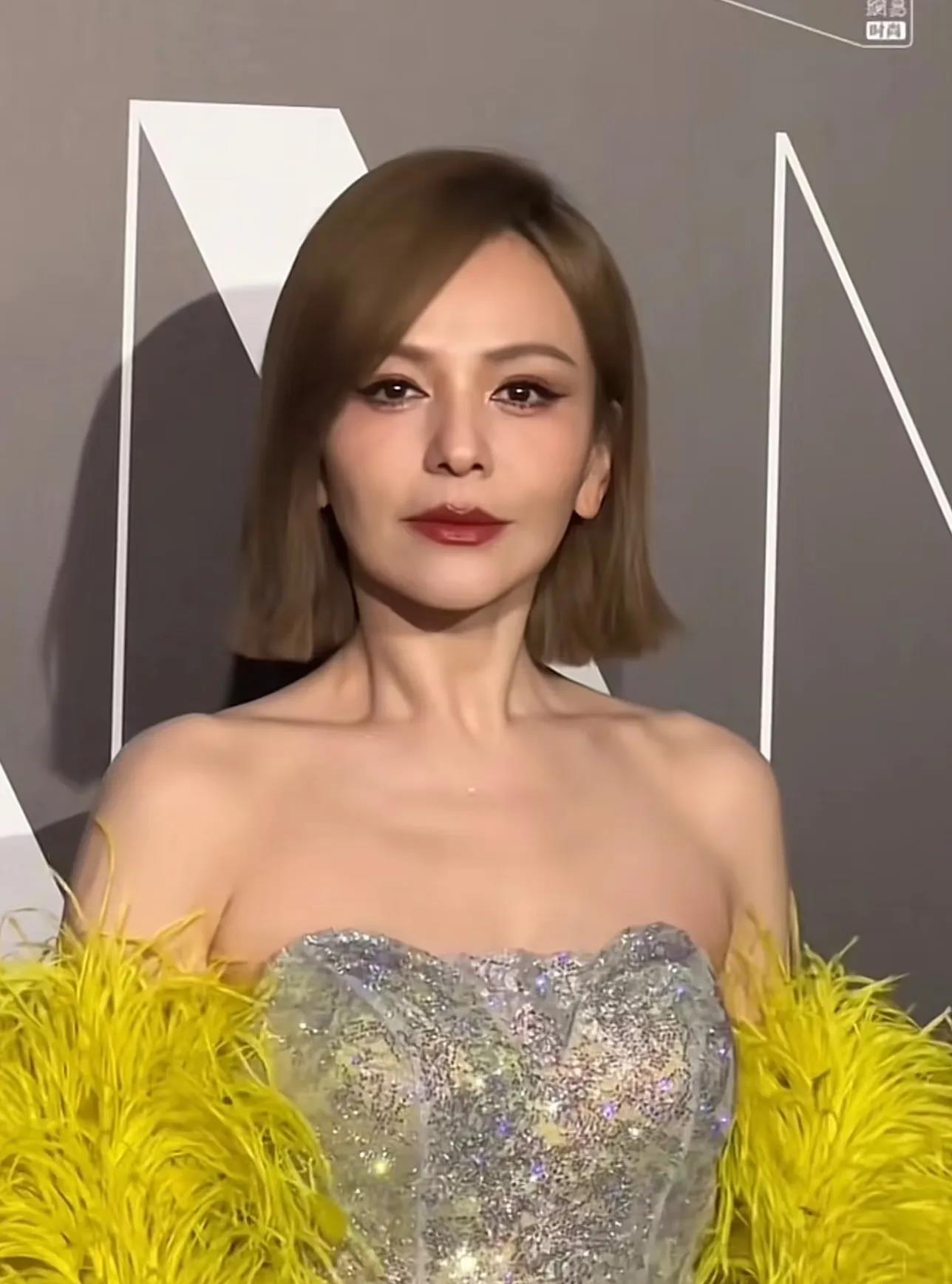 王琳才不让人窒息真正窒息的是王琳的儿子他花着王琳赚的钱在国外潇洒