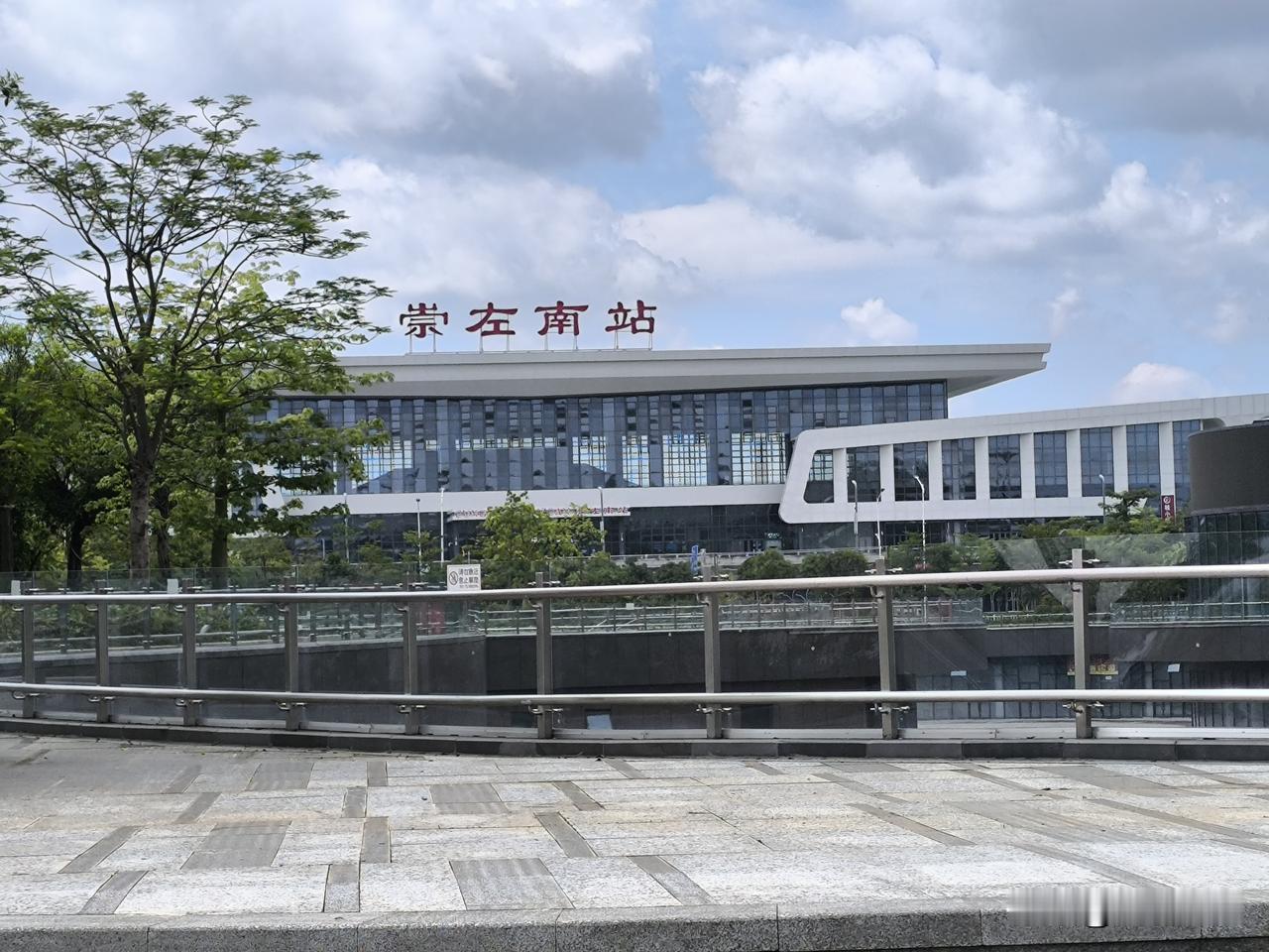 广西又一条可以到达中越边境的高铁开通了。今天12月5号，从广西首府南宁，可以直