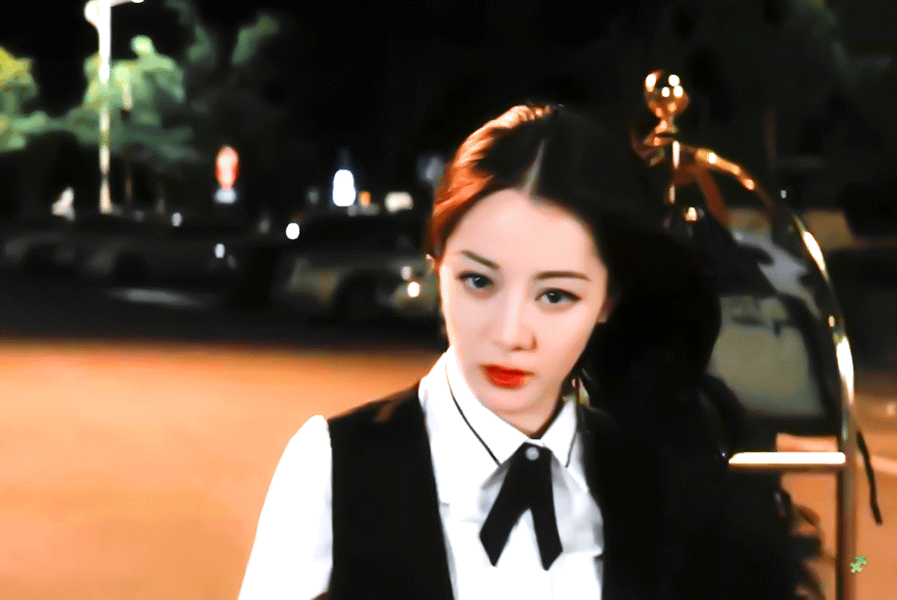 这个迪丽热巴美的我直流口水。。。11月22号我晚上八点我将买好吃的喝的坐等开播