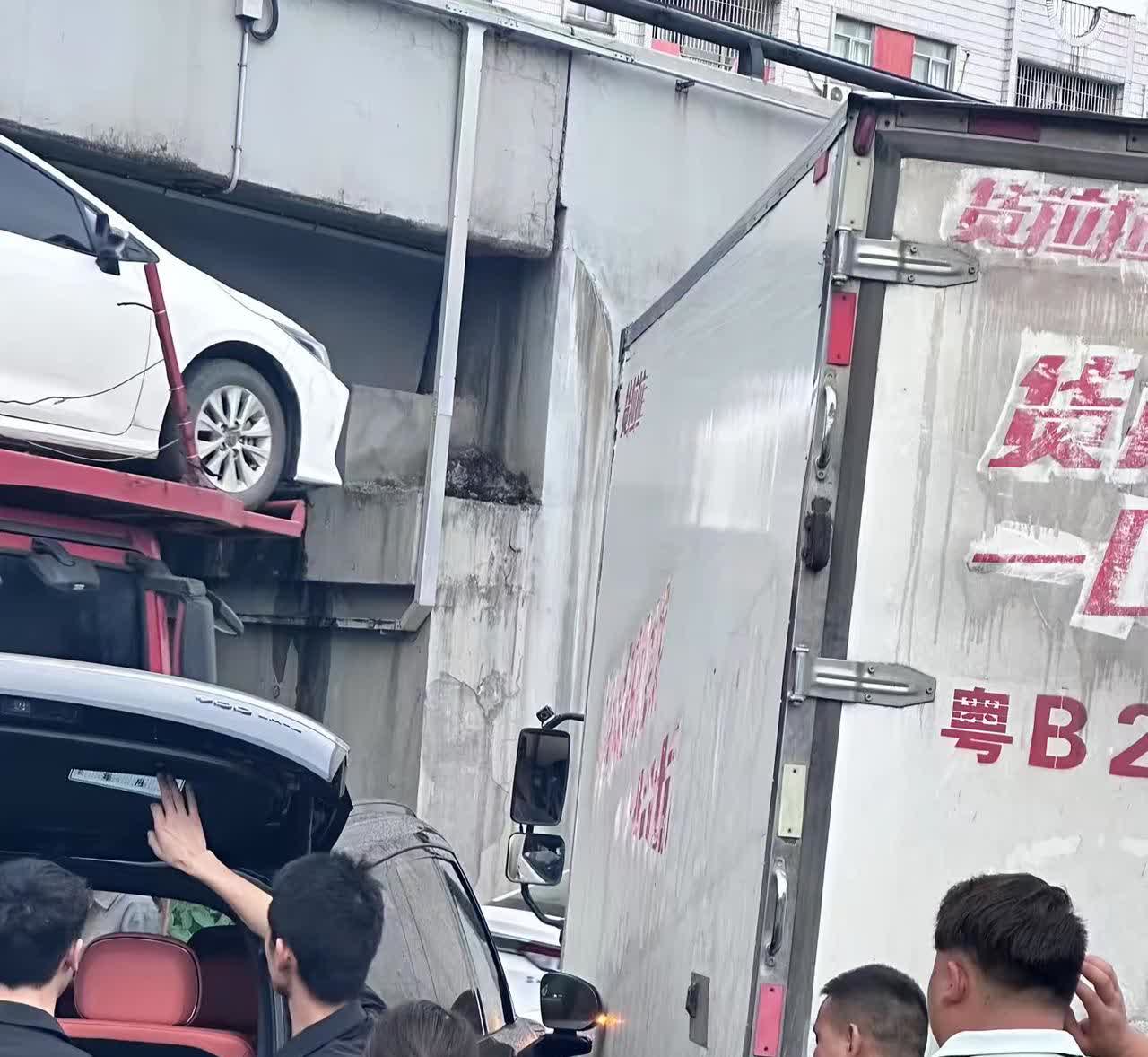 没什么可说的，刚出门被贴脸开大，别问，问就是没座