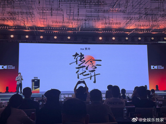 转念花开杀青《转念花开》杀青好消息传来，贾玲团队这次聚焦社会议题，意义非凡。强