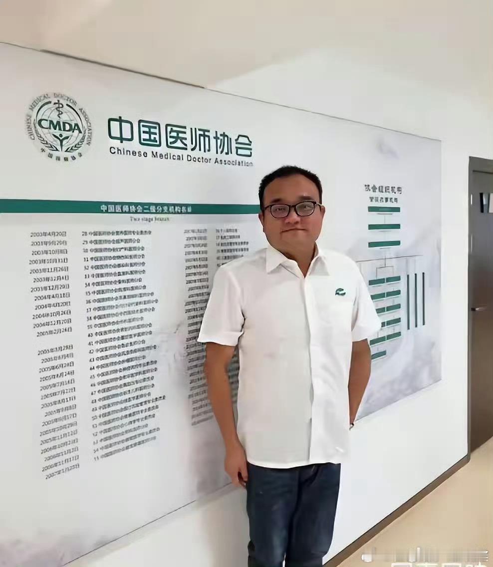 天道好轮回，苍天饶过谁！当初跨省抓捕谭秦东医生的县长现在也被抓捕了！