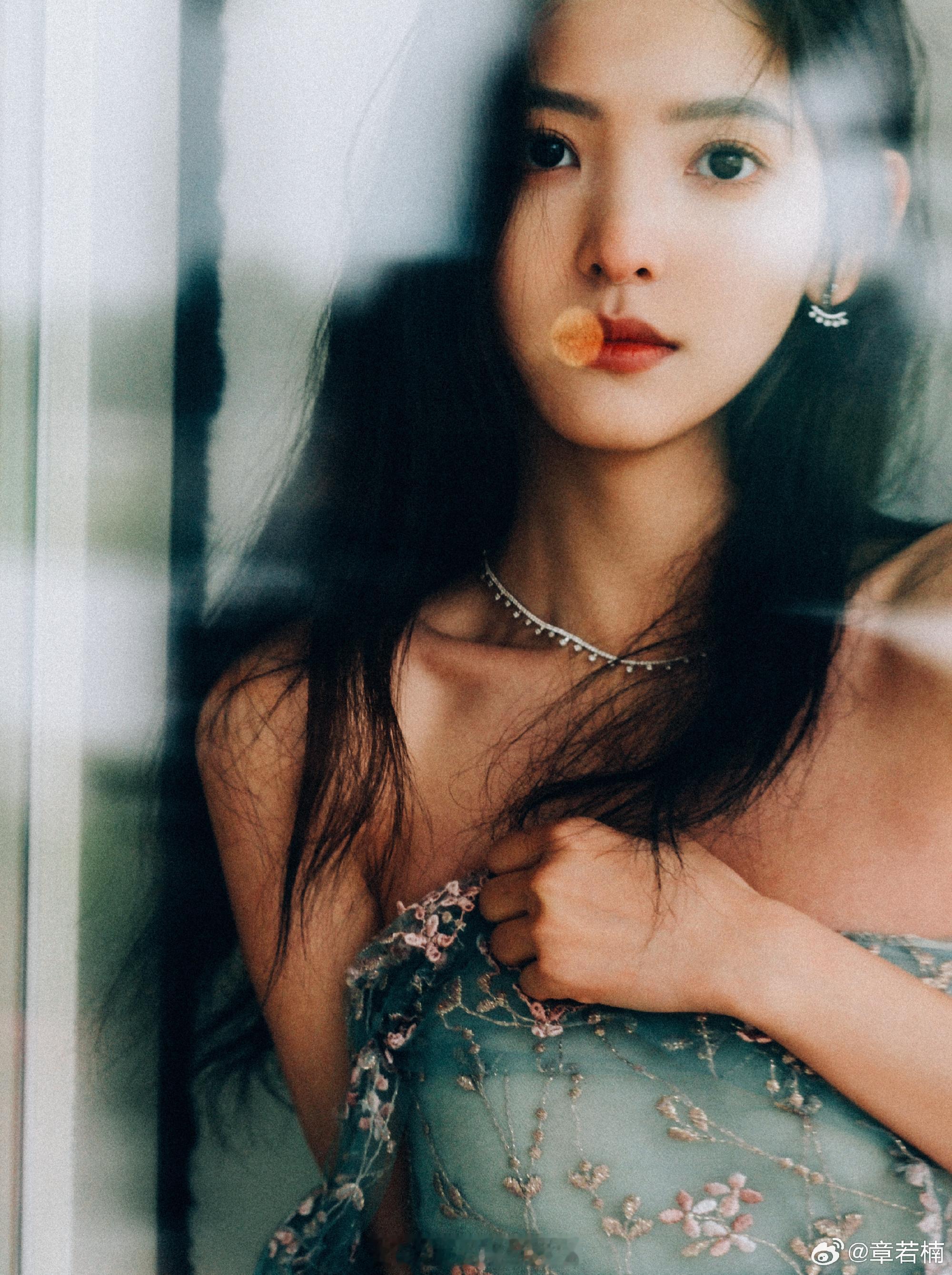 章若楠甜美纱裙写真组图