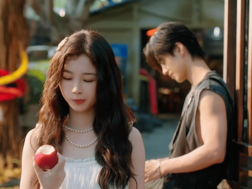 暧昧期咬一个苹果都像在接吻谁懂呀，他俩之间怎么那么好磕