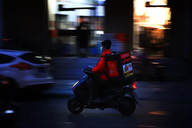 坐标天津南开，42岁失业后应该选择什么，送外卖，开滴滴，还是送快递，在这个大环境