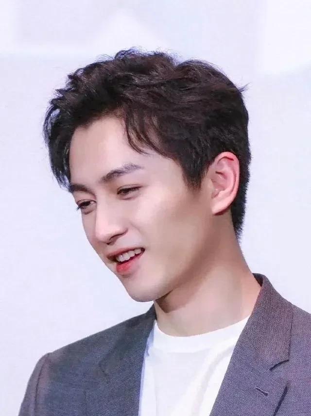 这么多年我们都误会陈晓了总觉得陈晓对陈妍希无情，就判定他不是好男人！如果不是韩