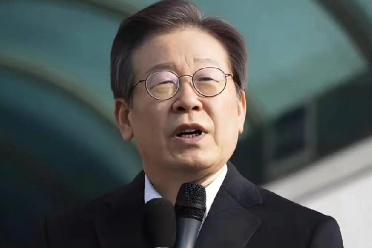 12月26日，香港《南华早报》报道:“韩国总统李在明访华在即，规模空前的200人