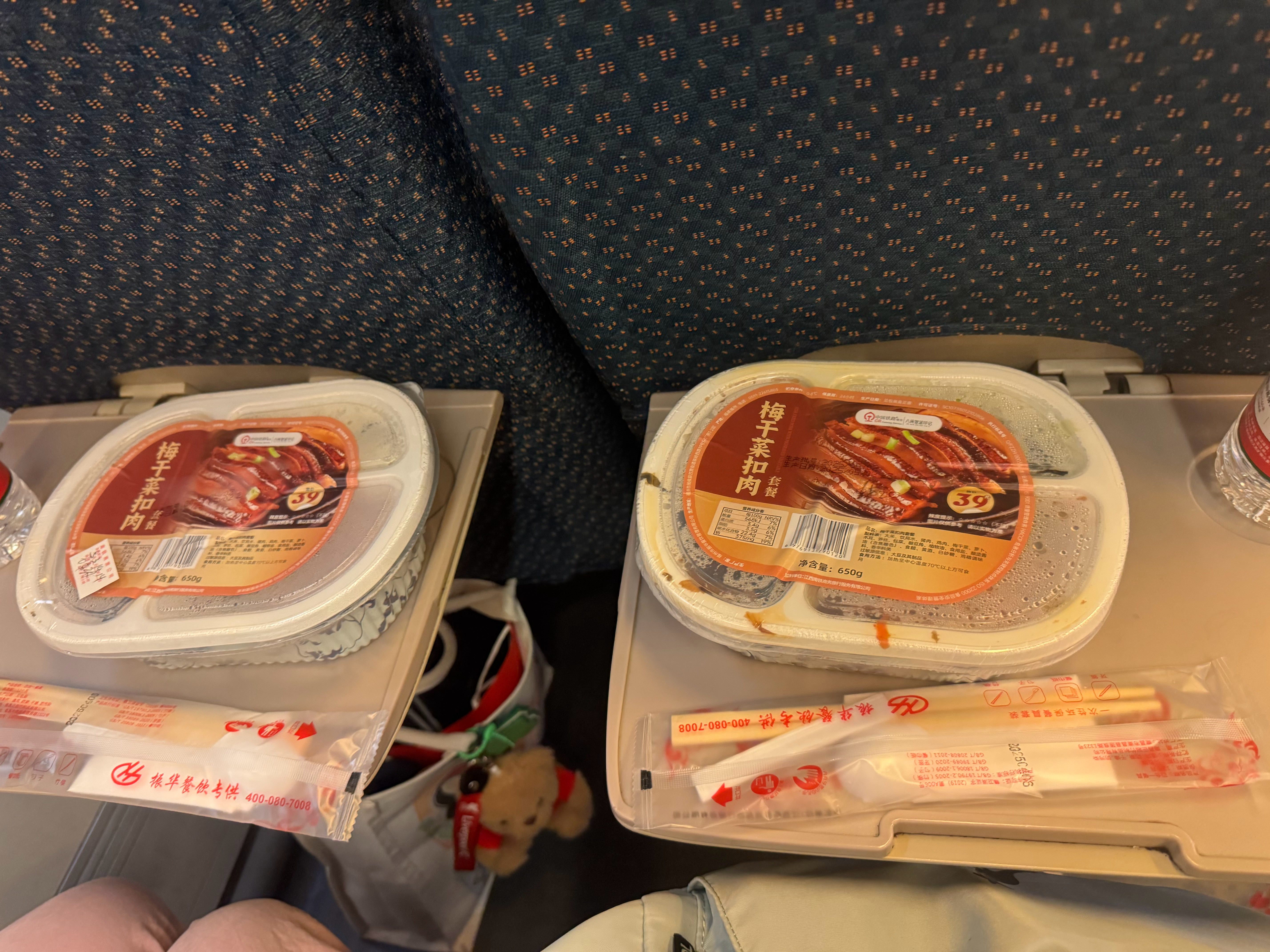 干了这碗难吃又贵的饭，再睡一觉六点多就到了​​​