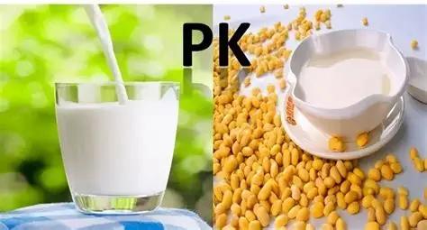 牛奶和豆浆，到底哪个更有营养呢？这问题咱们老百姓在早餐桌上吵了几十年，都没