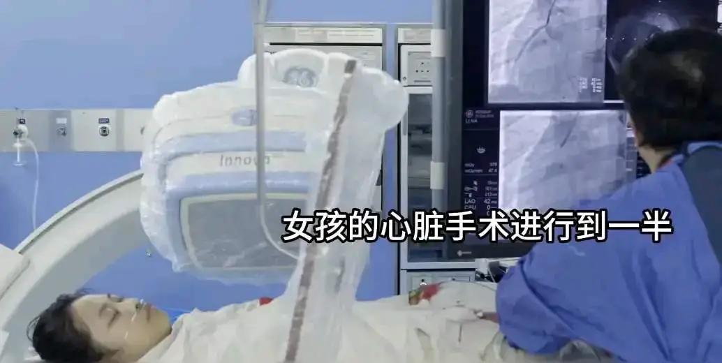 上海徐汇，有个19岁的少女正躺在手术台上接受心脏手术，可做到一半时，主刀医生竟扔