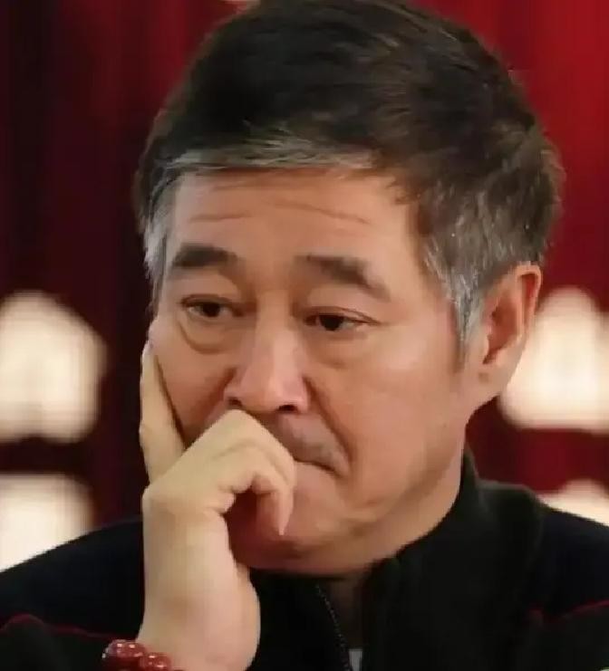 2009年，赵本山脑动脉瘤破裂，出院后，他把手头积蓄凑到一起，共13个亿，于是一举买下海南岛800亩