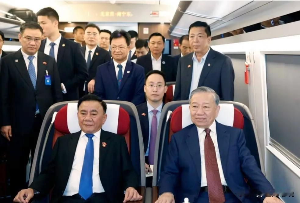 苏林“取经”高铁，国内要求“勒紧腰带”拼经济苏林10小时的高铁体验，实地考察