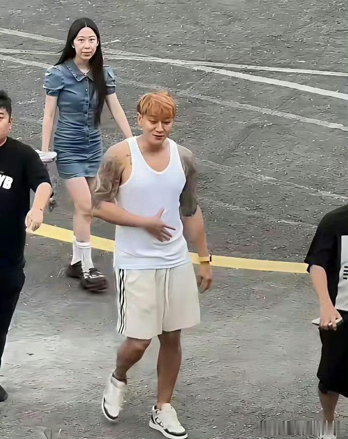 黄子韬﻿结﻿婚‍‍‍后，越来‏‍⁠越不在乎形象了，‏穿着打扮啥的‏‏都随﻿便了⁠