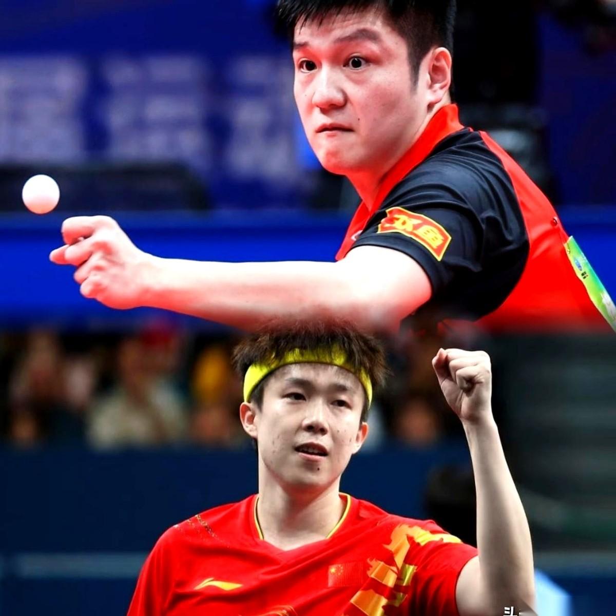 把一个人当成山，然后拼了命地要去翻过他。这故事听着就带劲。王楚钦看樊振东的眼