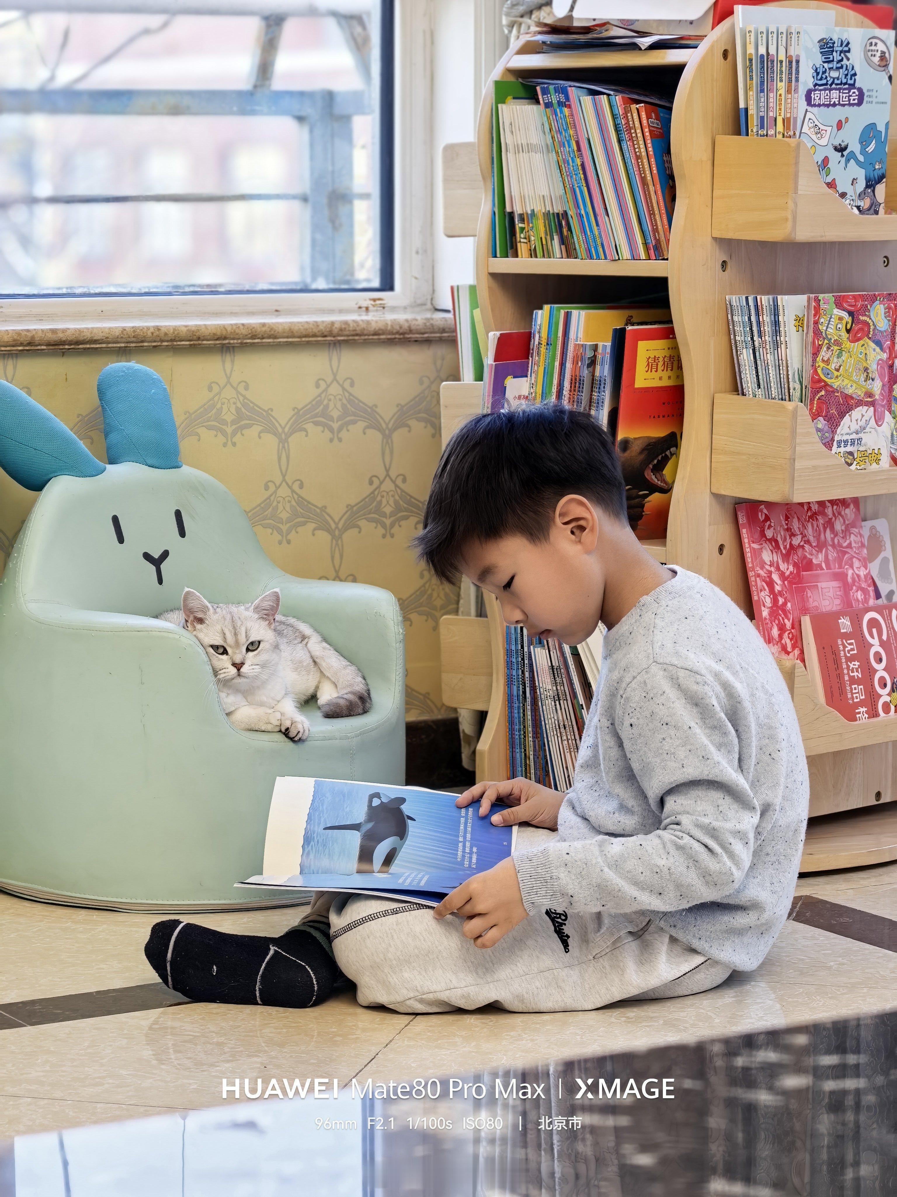 从小爱看书，这点比我强多了