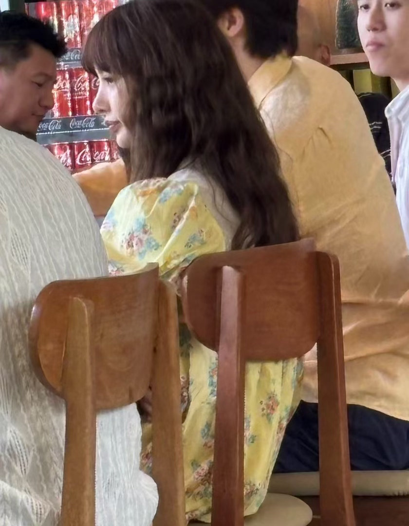 LISAlisa餐厅被偶遇的Lisa太像洋娃娃了吧🥺