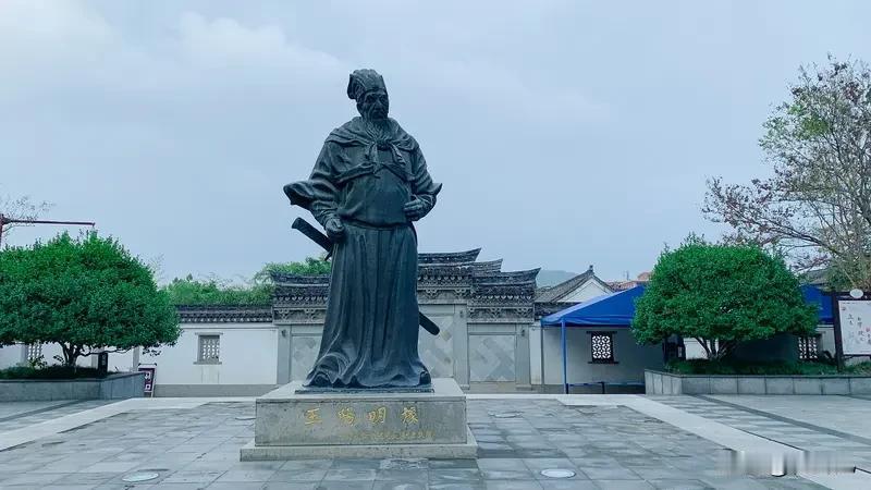 王阳明四句教：无善无恶心之体，有善有恶意之动。知善知恶是良知，为善去恶是