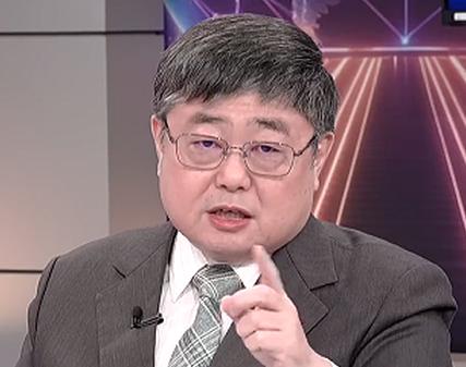 小舰长说，美军已经组织起两个完整的两栖攻击编队，登陆战已经势在必行，不可避免了。