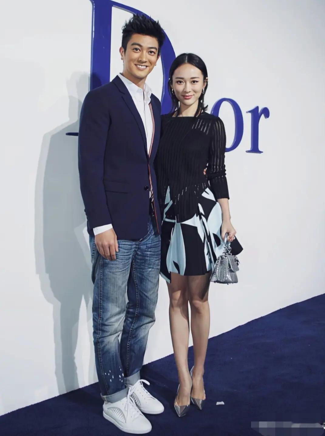 哇塞！这颜值真的无敌了，没想到这般俊男靓女的一对，却是这般的正能量。年轻时候的