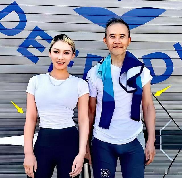 说实话，王石先生的这位健身女教练看着确实非常健康、阳光、漂亮。