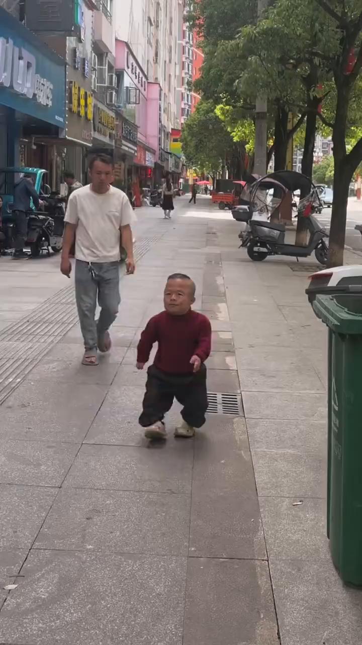 你别笑。