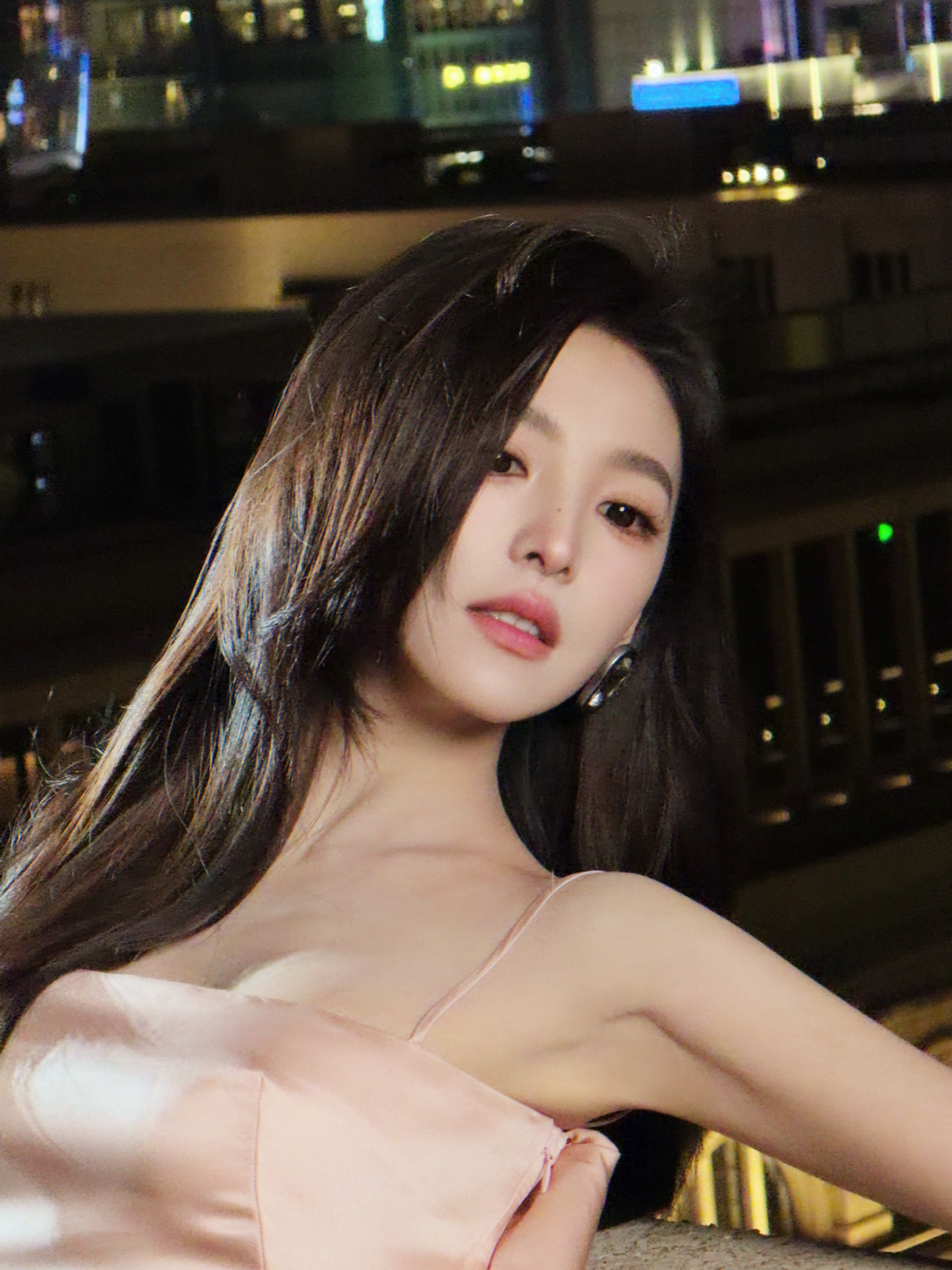 闪光灯下的章若楠章若楠纪梵希上海活动出图📷