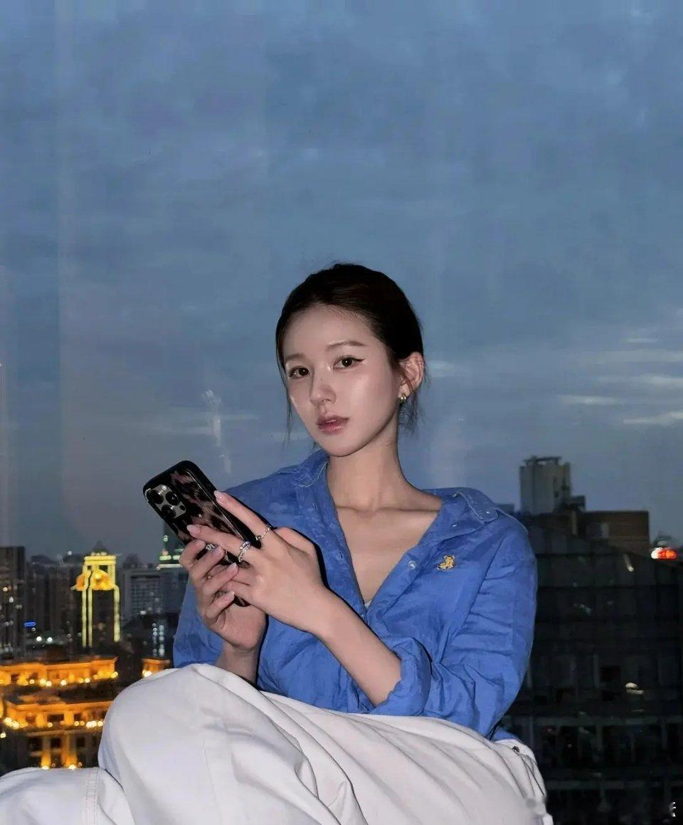 对不起，我真的没认出来，这是赵露思，大家觉得现在的赵露思美还是从前的赵露思美？