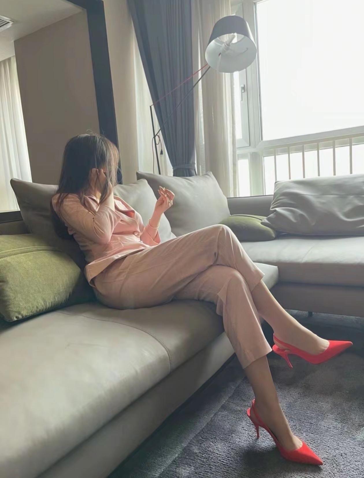 大红高跟鞋，真时尚