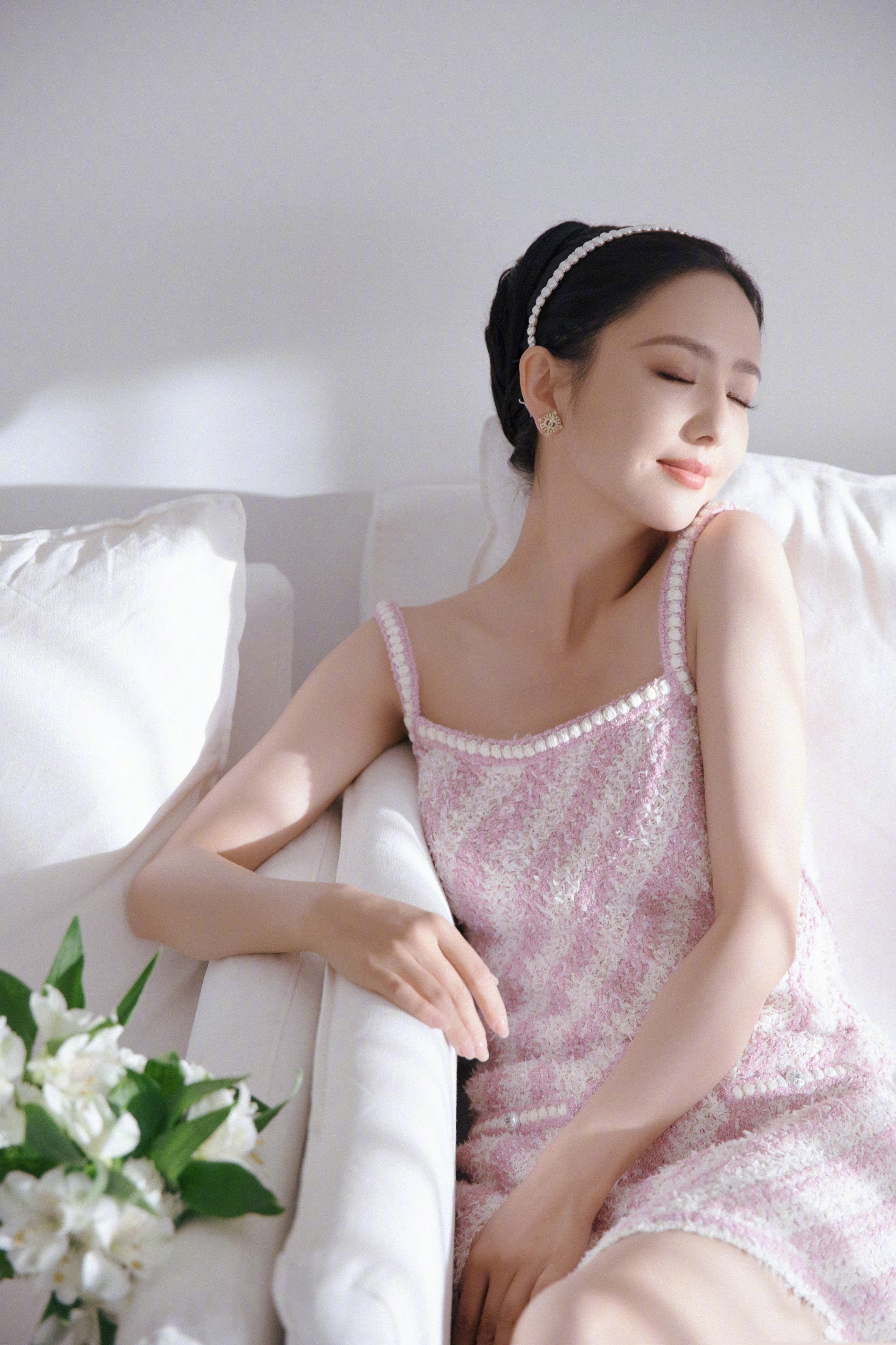 佟丽娅：温柔的粉色，自信甜美的丫丫。佟丽娅