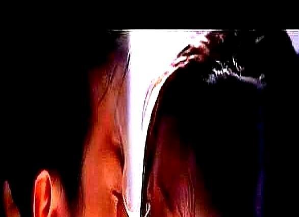 19岁蒋欣嫌他老，拍吻戏前互啃大蒜。这事发生在张纪中版《天龙八部》的片场。