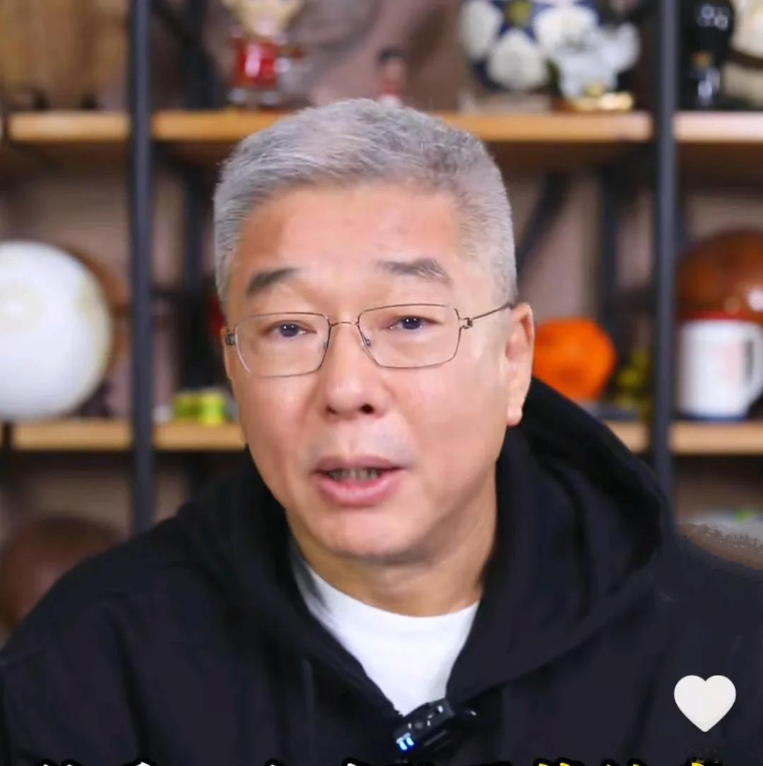 前央视解说员刘建宏透露，明年世界杯，他计划邀请多名参加过02世界杯的前国脚一同