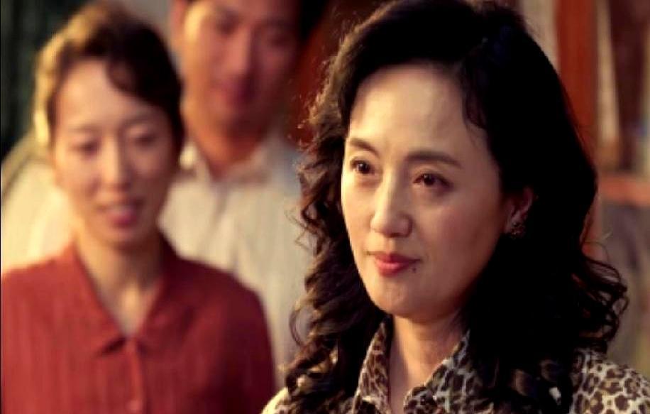 她把癌细胞熬成表演的燃料，在杀青礼花炸响的第16天熄灭了。你看到白玉兰奖提名里