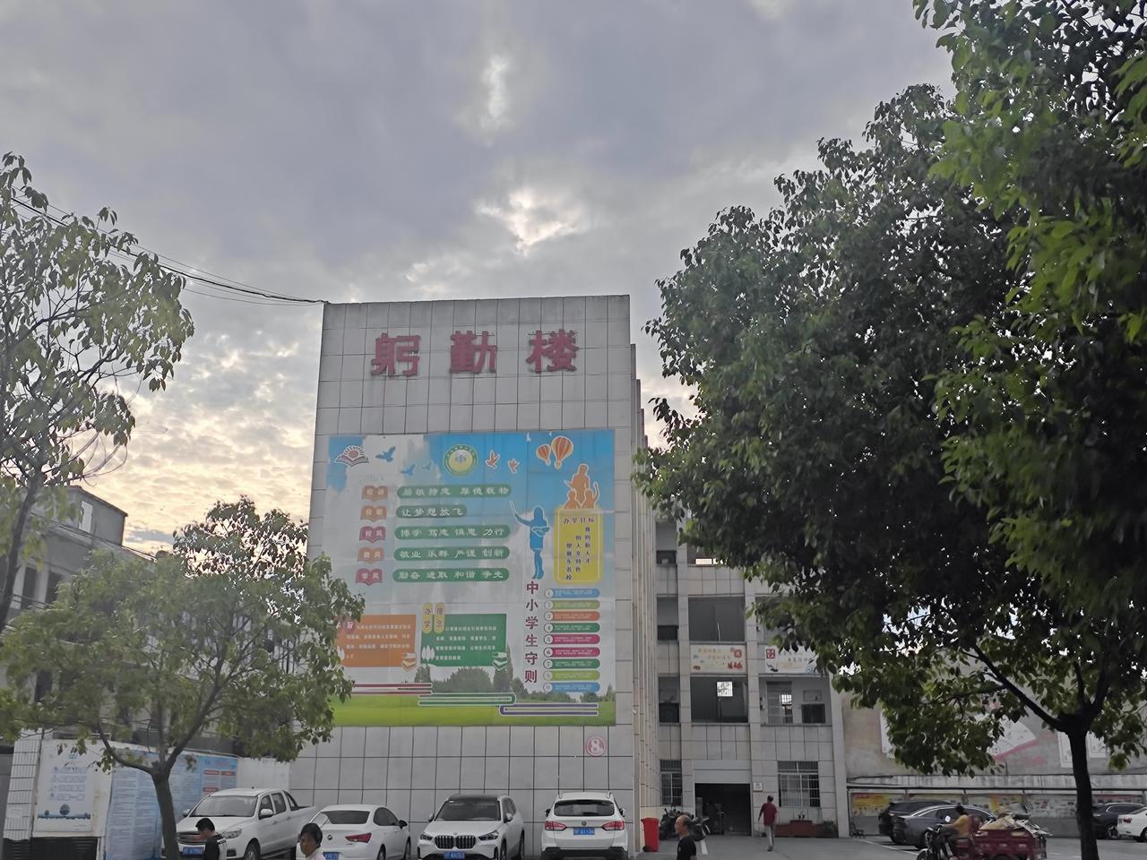 很多老师不知道：退休能拿到40年教龄的，根本不是普遍现象，属于极少数！全国