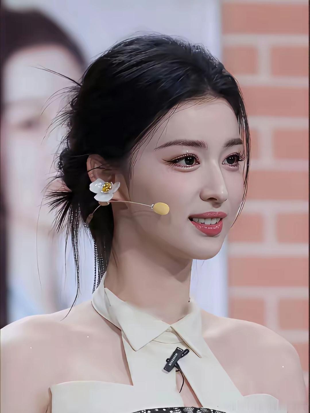 不得不承认，对于女性而言，化妆的重要性不言而喻。
