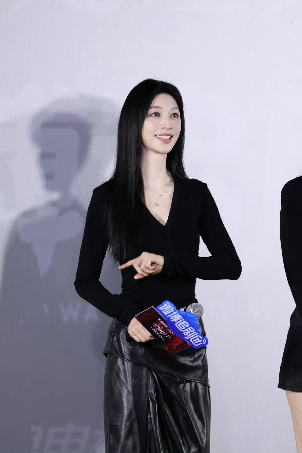 看到了会笑的林姨，张俪好美呀！这次可不许咬人了哦