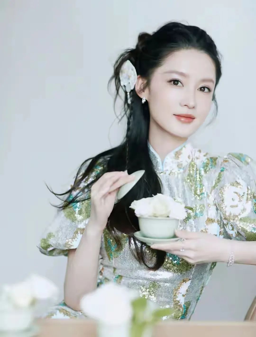 一眼万年！李沁演绎极致古典清雅美
