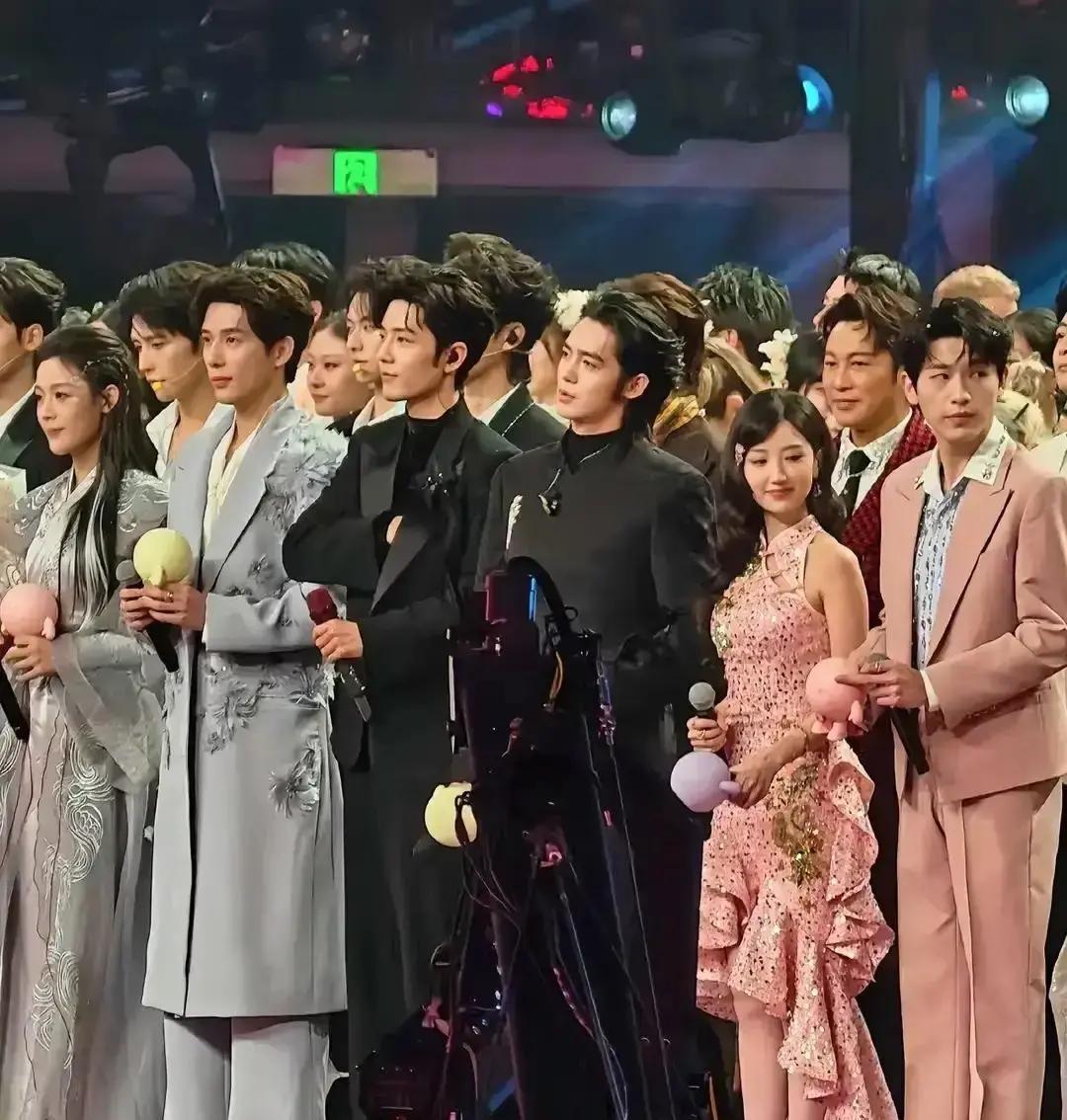 163cm毛晓彤被嫌矮？她一部剧打脸全网昨晚刷到热搜，差点笑出声。有