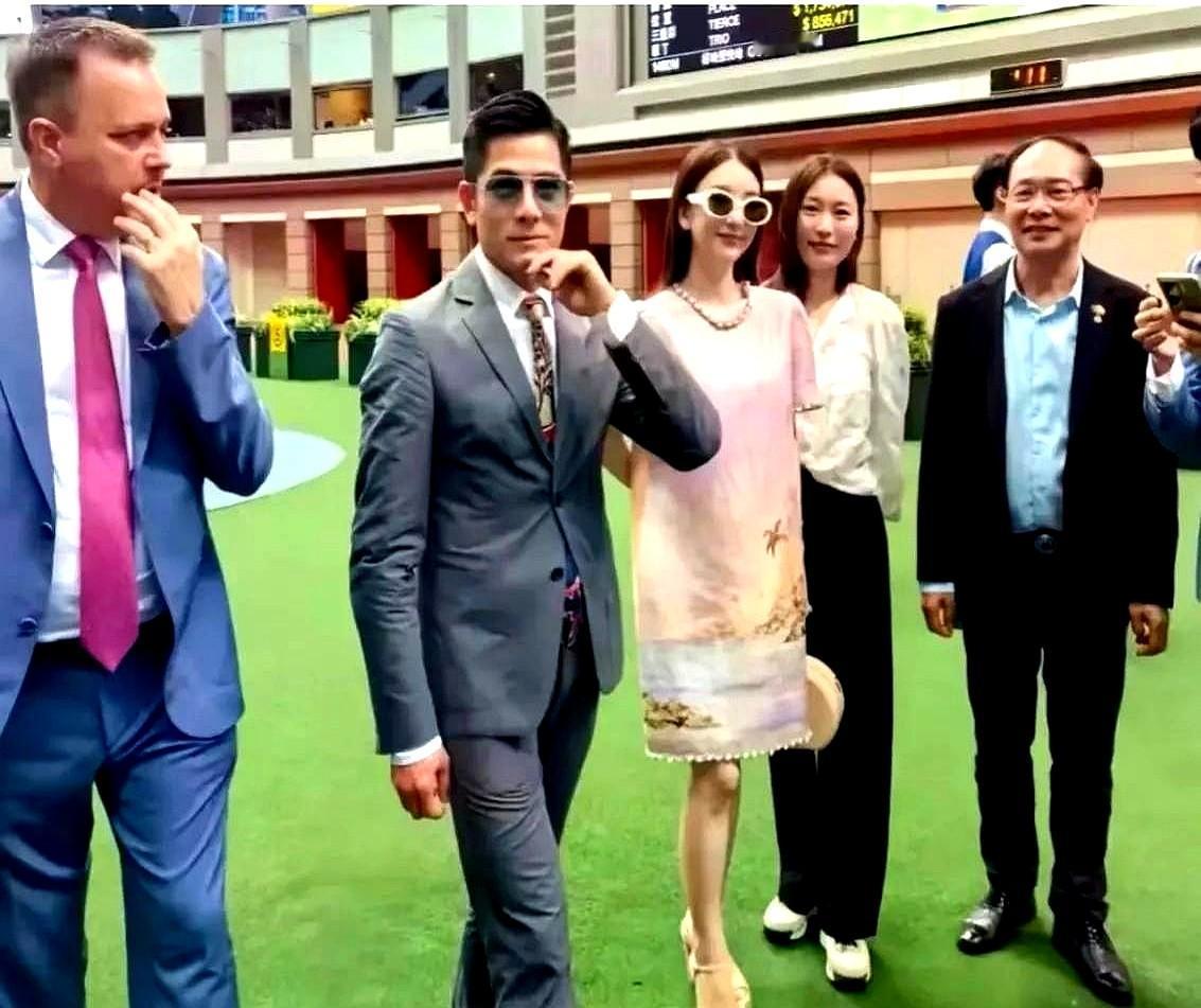 过年期间，郭富城放下身段，亲自陪方媛回娘家探亲，派红包请吃饭，非常大方，应该那个