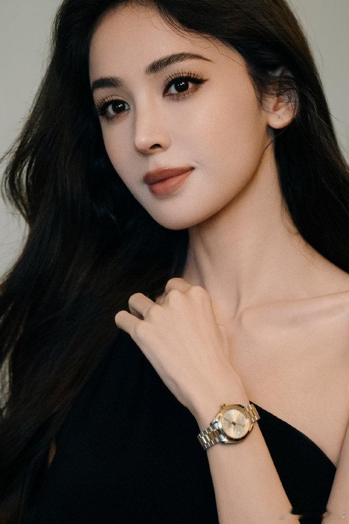 娜扎浓颜系美女无磨皮滤镜也挡不住的浓颜，颜值抗打！作品商务都显质感，新内容慢慢