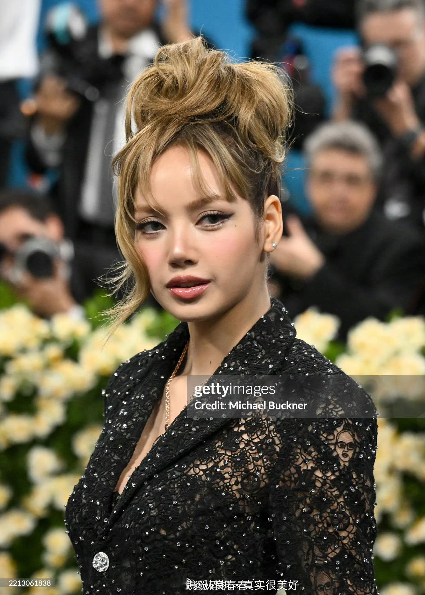 lisa今天活动怼脸生图俺们亚洲网友欣赏不了，不知道欧美网友欣不欣赏​​​