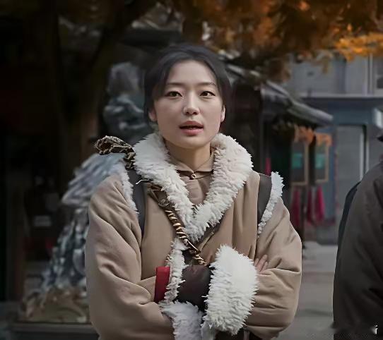 孙千还是先别演戏了，去郝蕾演技班进修一下吧。演现代剧，个高腿长，还有点优势，但演