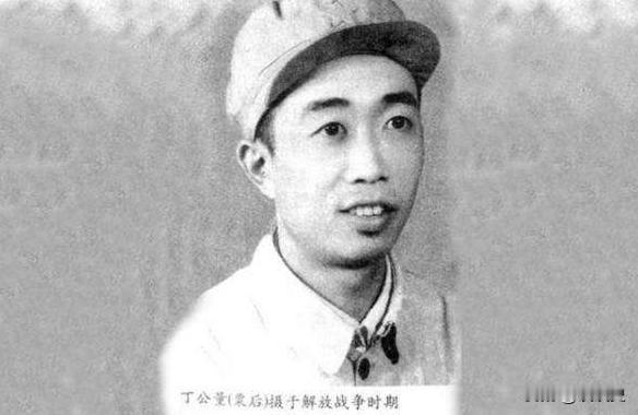 1952年，朝鲜战场上，志愿军抓获了一个间谍，搜身时，志愿军战士在间谍身上一摸，