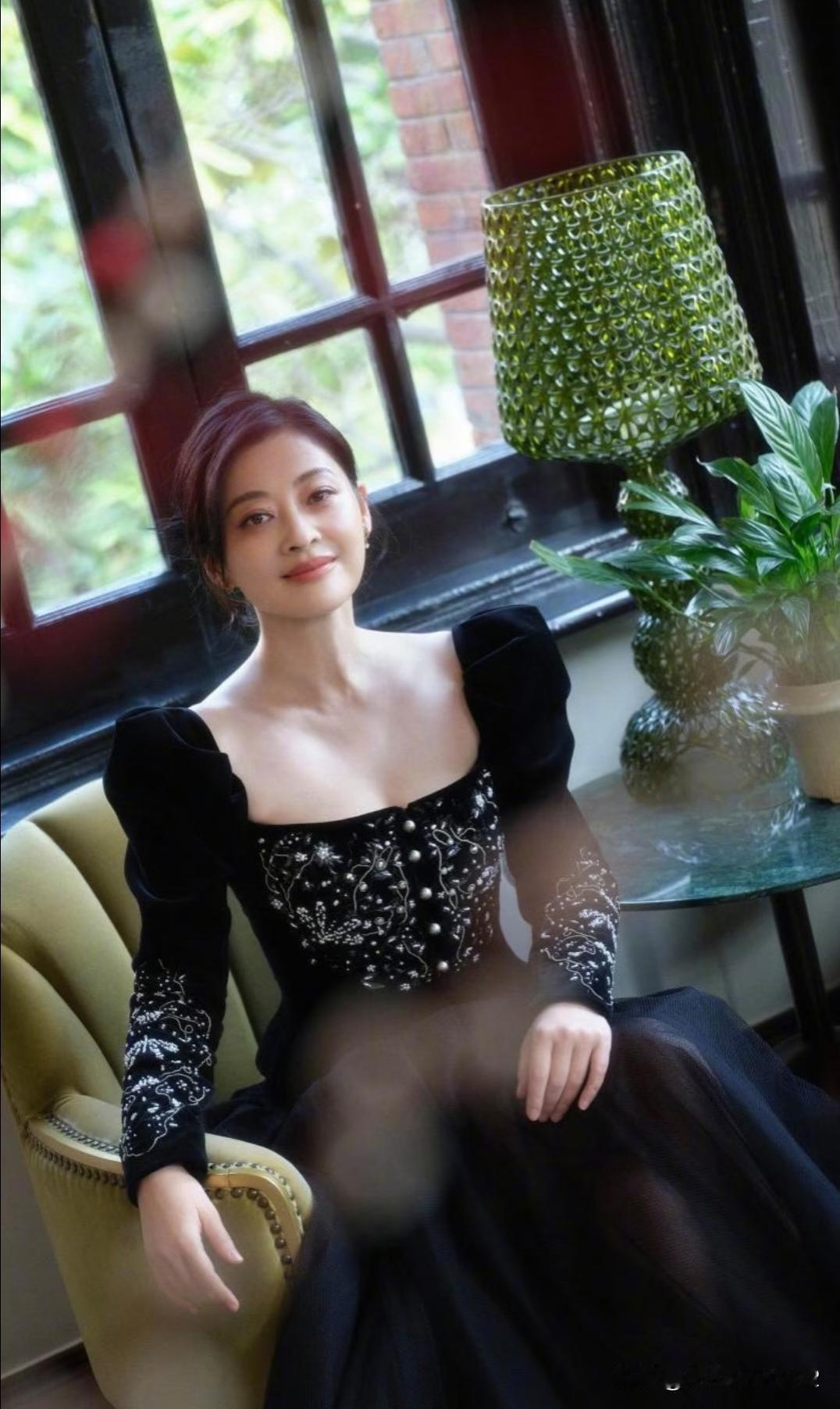 生死关头见真心。提起梅婷，观众脑海里总会浮现她塑造的一个个经典角色，在演艺事业