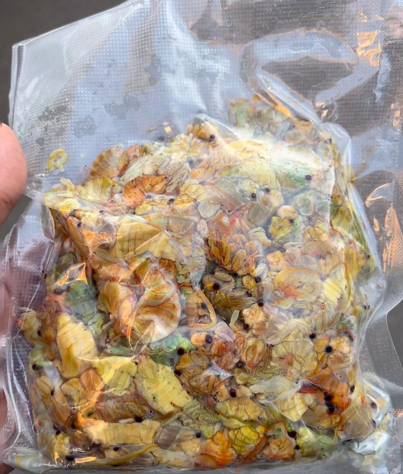 来云南玩，第一次吃的汉堡是虫子堡