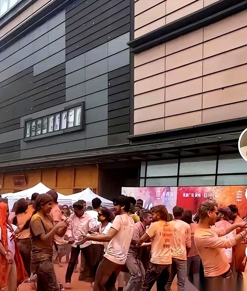 面对外籍人员签证过期赖着不走、遣返还得倒贴机票钱的死局，最近网上炸出了一套“零成