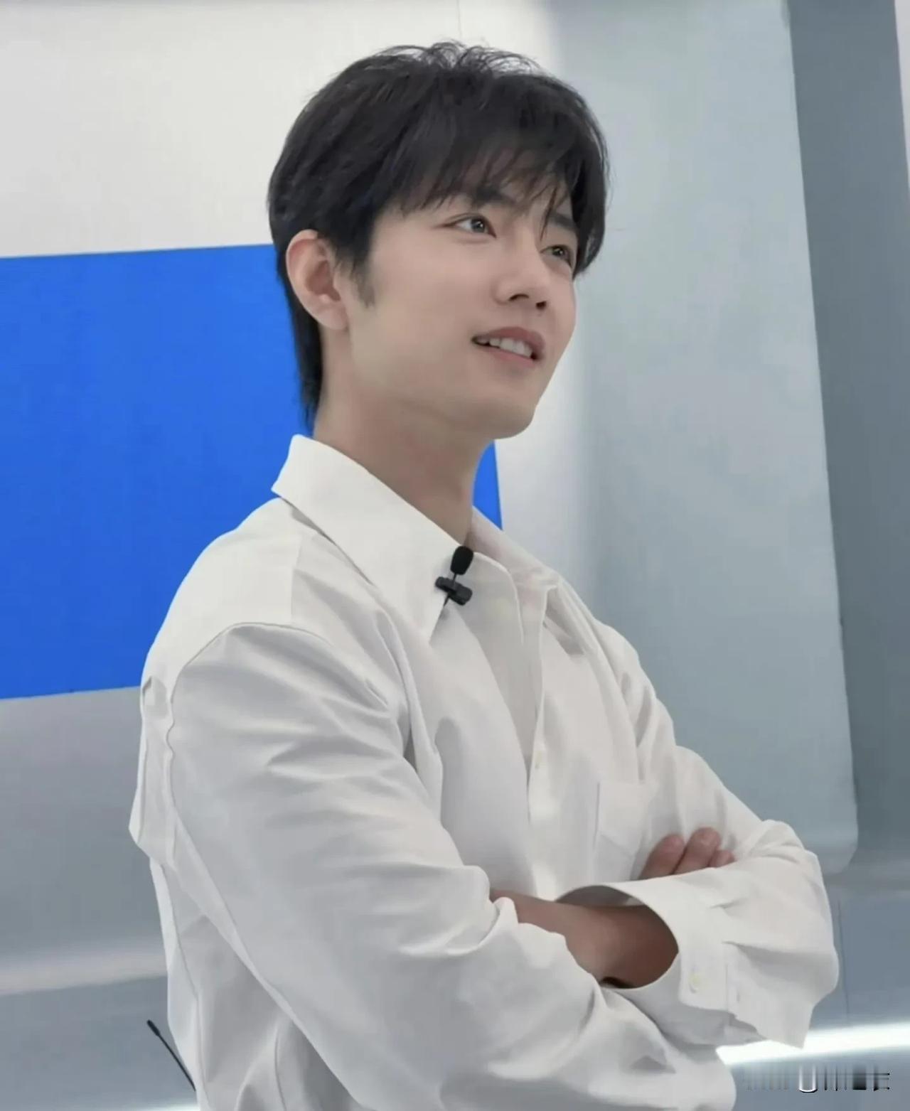 有网友说，想不通肖战这么红，可他为什么不像其他明星那样经常上综艺节目呢。我觉