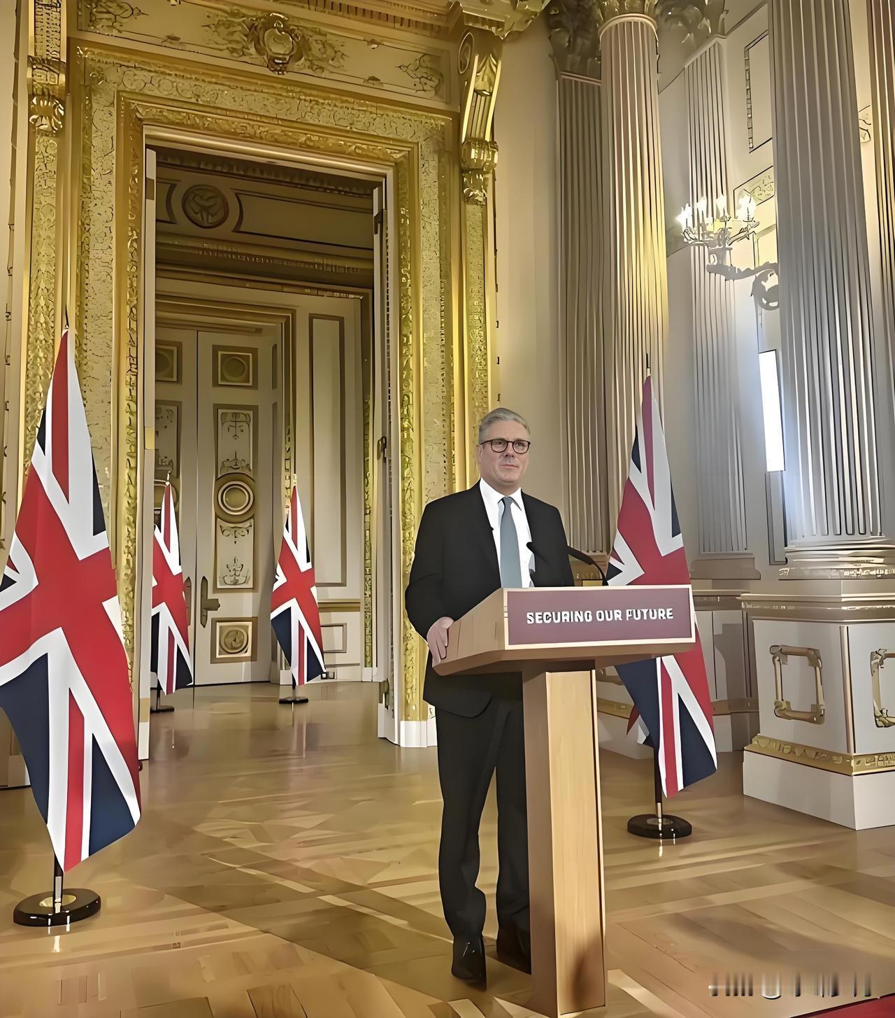 关键时刻，英国首相斯塔默，出了一点“小插曲”!宽敞明亮的大厅内，一个个高大，挺