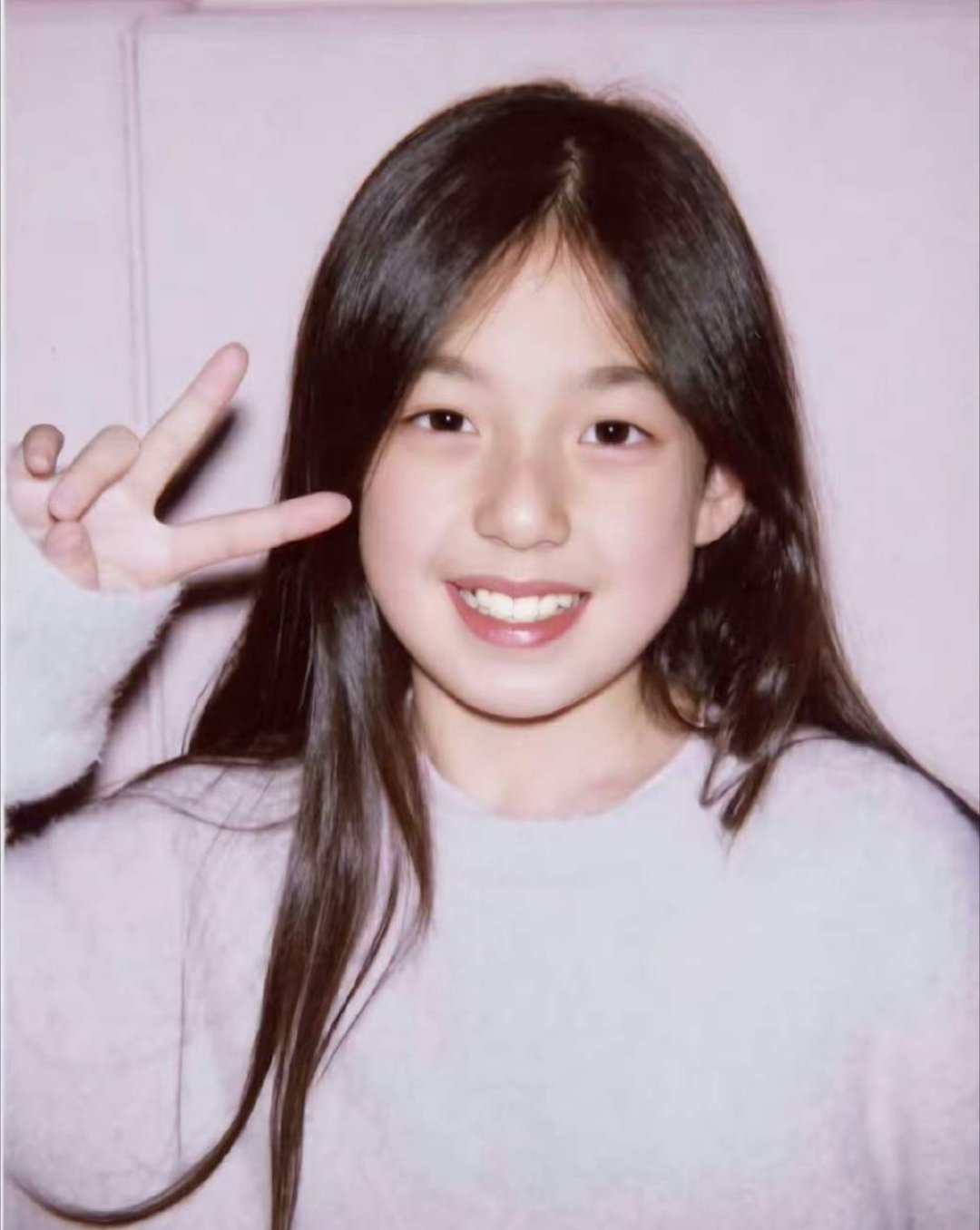 小泡芙女大十八变谁懂！小泡芙这波女大十八变太惊艳！从前黏爸软萌小团宠，如今长发